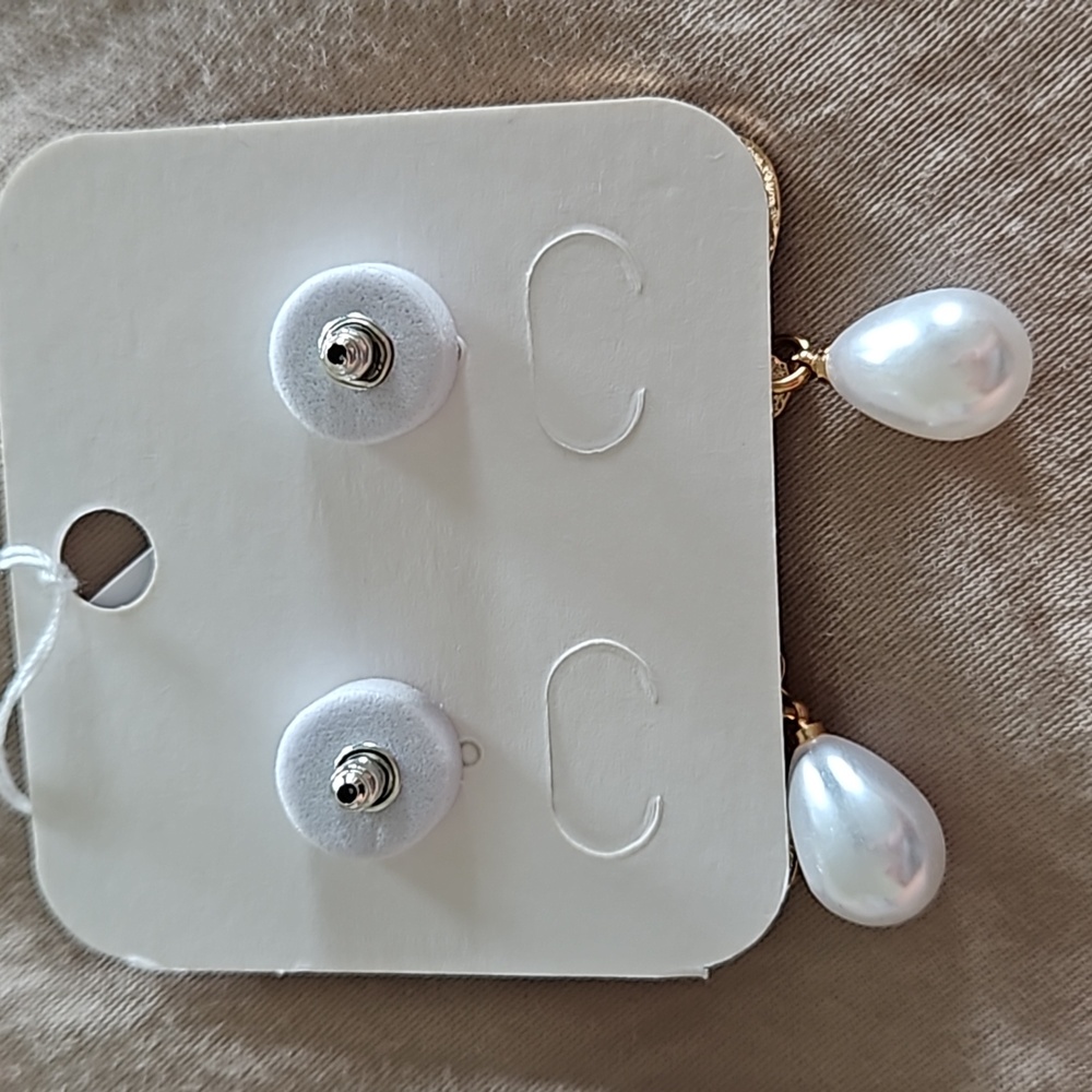 Butterfly š¦ earrings - Picture 2 of 2